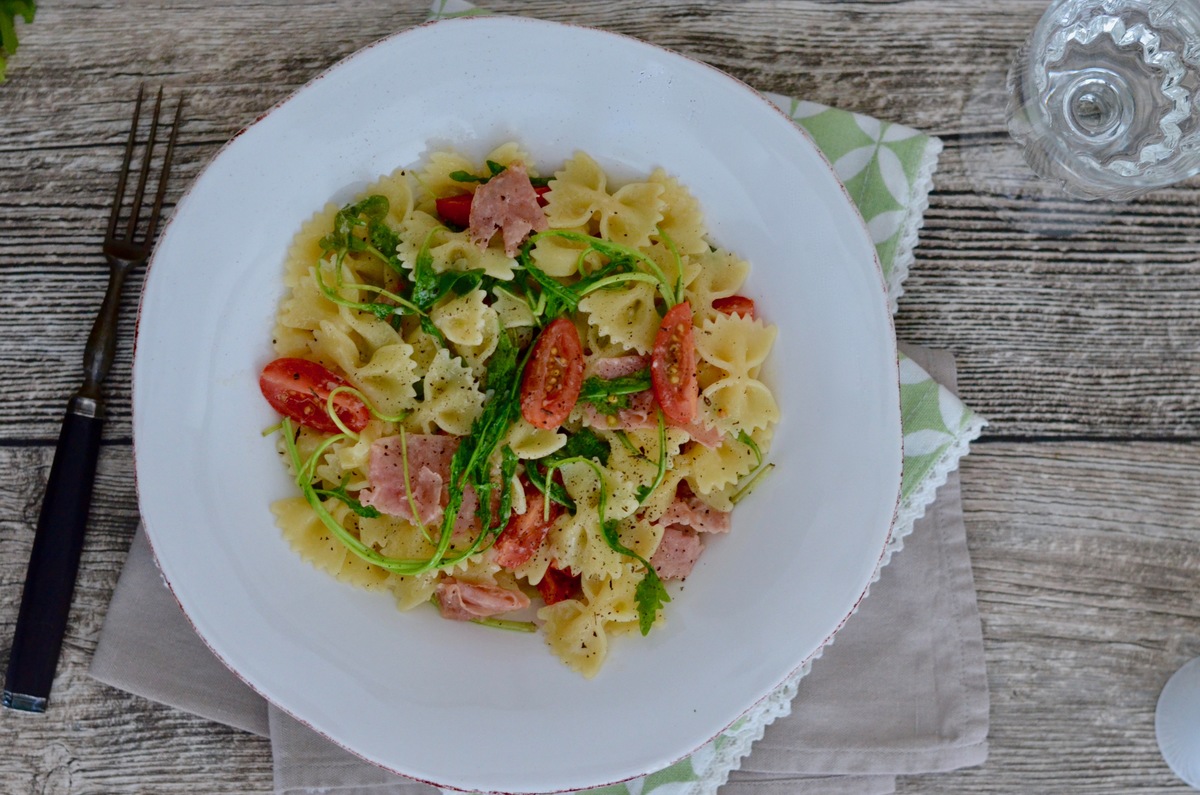 Für jeden Tag: Farfalle mit italienischer Salami, Tomaten & Rucola ... Für jeden Tag: Farfalle mit italienischer Salami, Tomaten & Rucola ...